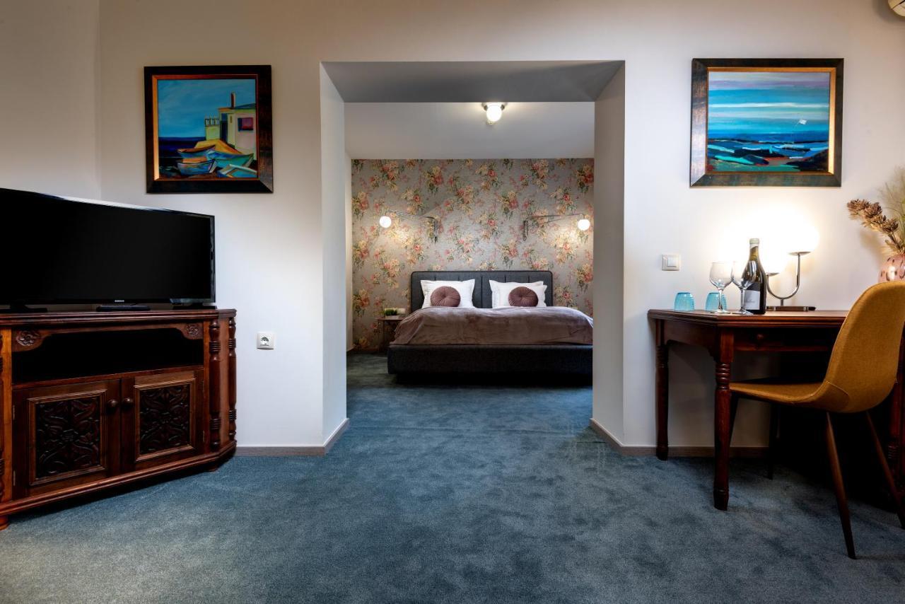 Park Hotel Kaylaka بليفين المظهر الخارجي الصورة