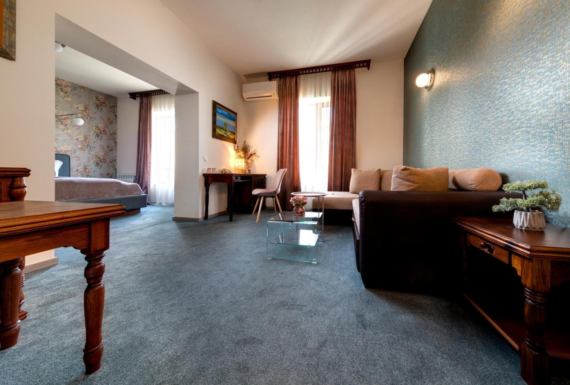 Park Hotel Kaylaka بليفين المظهر الخارجي الصورة